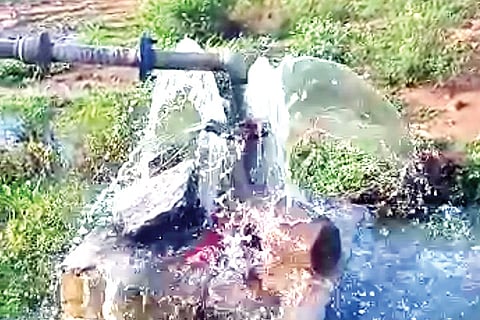300720 Nilogal Village Borewell Water Flirt