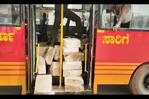 bus- road divider
