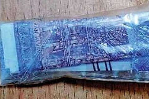 100 Rs