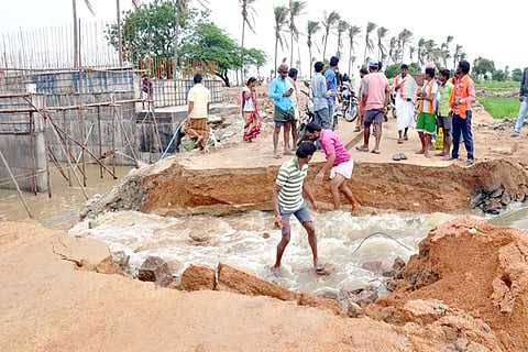 21082020 Siraguppa temporary bridge collapsed