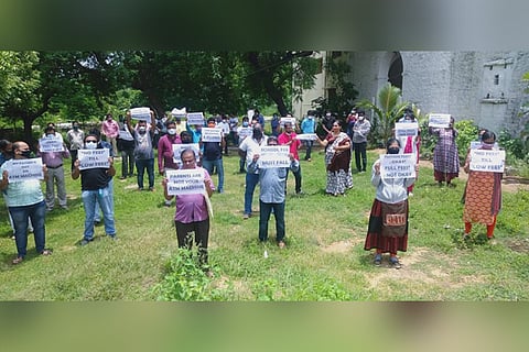 23082020 Raichur Perents protest