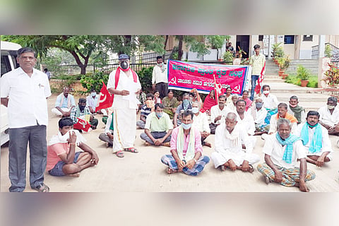 28082020 Hb Halli formars protest