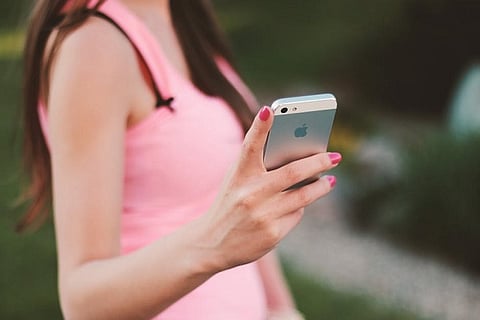 woman-iphone