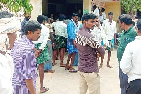 040920 Kotturu APMC Farmers Siege