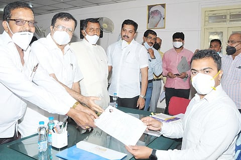 07Tmk_DCC_Bank_Election