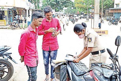 140920 Kushtagi Police Penaly on Without Wear Mask