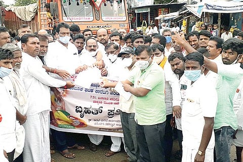 190920 Karatagi Valmiki Comminiy Protest