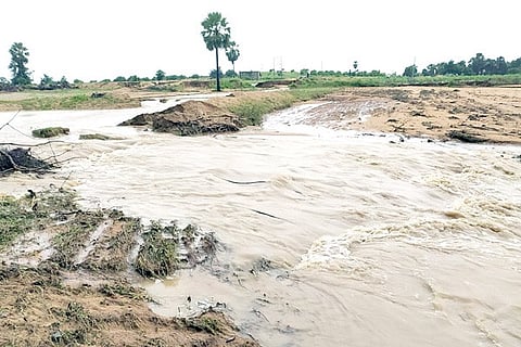 190920 Yarakunta Canal Spilt Water in to Land