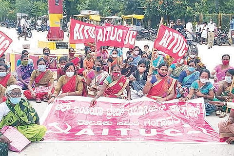 210920 Gangavati AITUC Protest