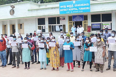 24TMK_Hosptl_Protest
