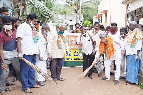 27092020 Gangavati BJP Clean work