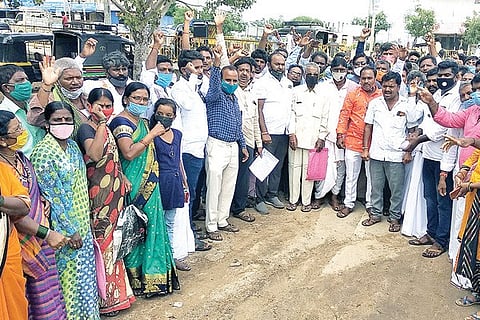 051020 Koppal Golla Community Protest