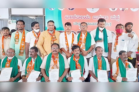 07102020 Maski bjp formar patti
