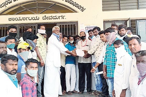 081020 Devadurga Jalahalli Villagers Protest