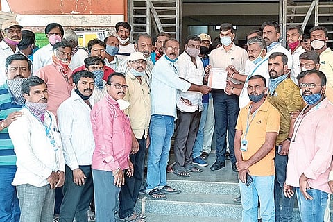 081020 Kushtagi Photographers Union Appeal