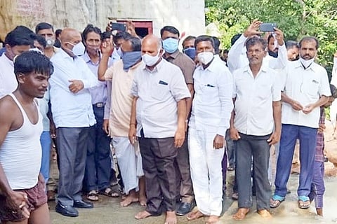 18102020 Hanumasagar MP Sanganna Karadi visit to Falls