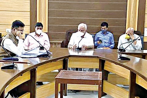 7MEETIN1AAAA-WEb