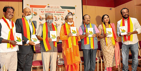 Raghu_30_Book_Release_@_Samskrit_University (1)