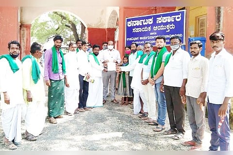 02112020 Lingasugur Formars protest