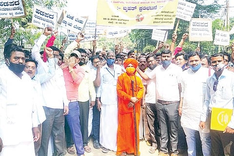03112020 Bellary Hadapad cummnity protest