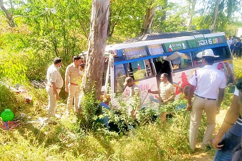 20112020 Kukanoor Mini Bus-Bike Accident