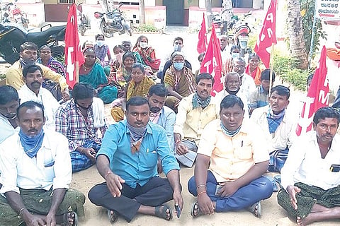 241120 Gangavati Farmers Union Protest