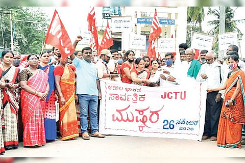 261120 Hadagali Protest on Anit Labor Policy