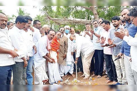 261120 Lingasuguru Javuru Cross basaveshwara Statue Work