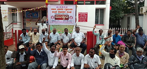 26_11_Mdy_Protest Post Office