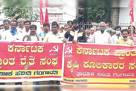 271120 Gangavati Farmers Protest