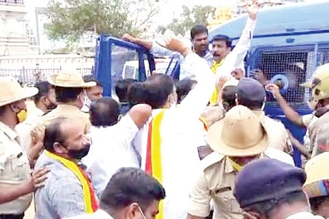 291120 Ballari Whole District Fight