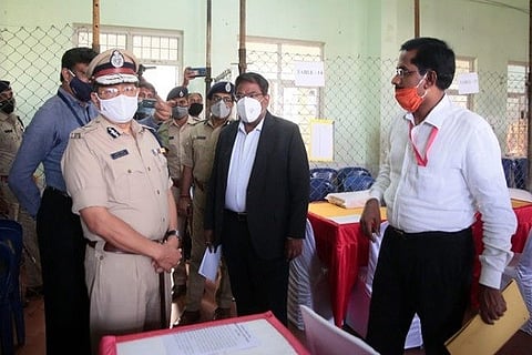 Commissioner_Visits_RR_Nagar_Counting_Center-