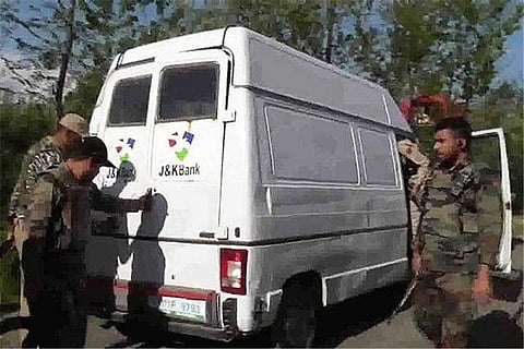 GunmenlootJKBank'scashvaninShopian