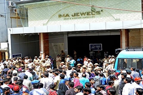 IMA_Jewels_Incident_@_Shivaji_Nagar-2