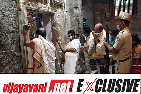 POLICE PARADE IN CHAMUNDI TEMPLE (1)