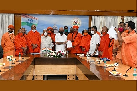 sigandhur issue swamiji's given memorandum to cm