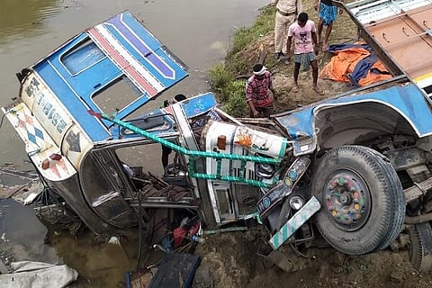 truck-falls-off-bridge Indicative image