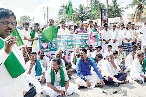 041220 Sindhanuru Farmers Protest
