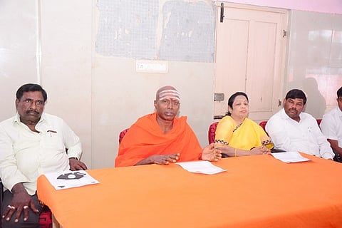06Tmk_Tigala_Nigama_Swamiji_PC