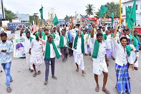 08122020 Koppal Formars protest