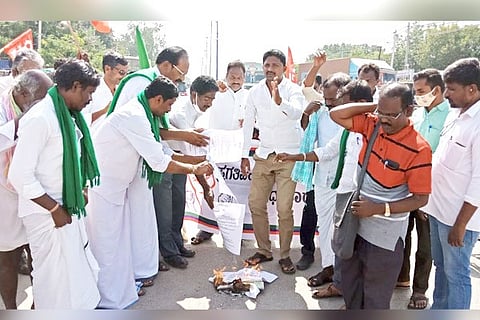 09122020 Sindhanoor formars protest