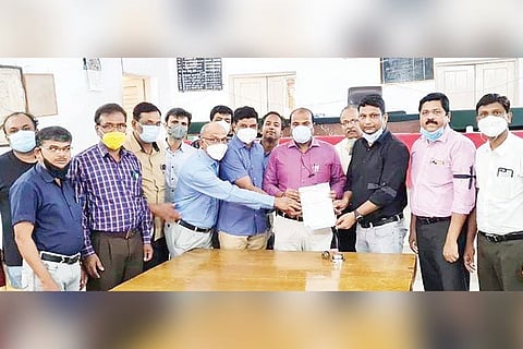 11122020 Lingasugur Doctors Protest