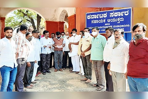 21122020 Lingasugur APMC merchants appeal