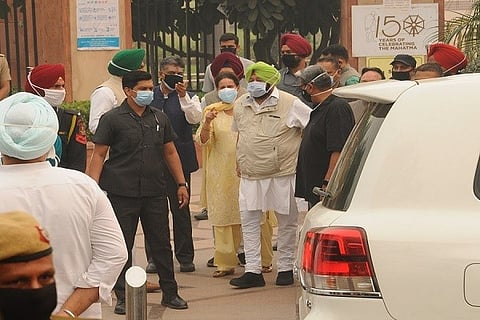 New Delhi: Punjab Chief Minister Amarinder Singh arrives to pay tributes to the Father of the Nation Mahatma Gandhi at Rajghat ahead of staging relay 'dharna' along with his Cabinet colleagues and legislators at Jantar Mantar to highlight the state's "power crisis and critical essential supplies" situation amid the Centre's alleged adamant refusal to allow movement of goods trains due to farmers' agitation; in New Delhi on Nov 4, 2020. (Photo: IANS)