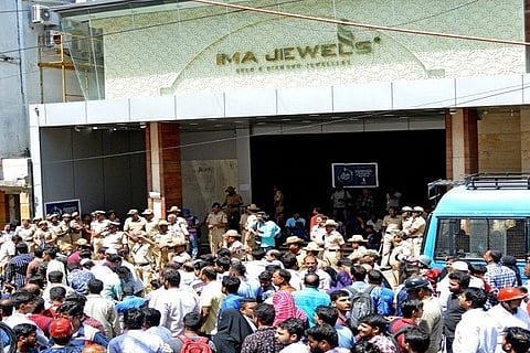 IMA_Jewels_Incident_@_Shivaji_Nagar-2