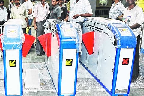 Metro gate