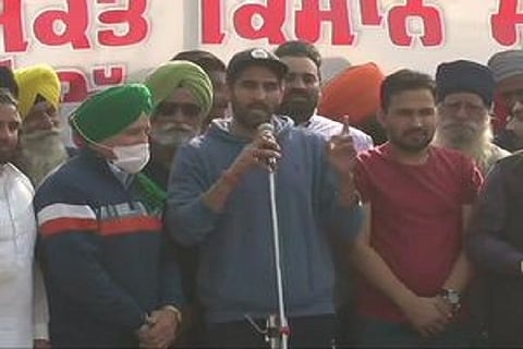 Vijender_Singh_addressing farmers_protest