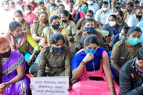 govt bus protest
