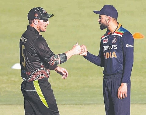 india virat and aussies finch for web
