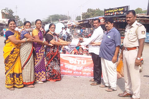 01012020 Tavaragera Anganavadi workers protest